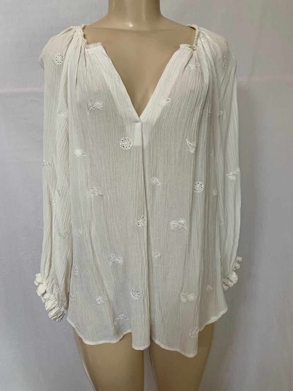 DEMOCRACY Women's White Embroidered Peasant Blouse Size Large 3/4 Sleeve NWOT